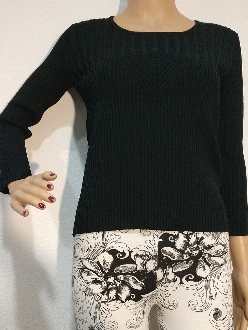 Women's Black Ribbed Crew Neck Sweater